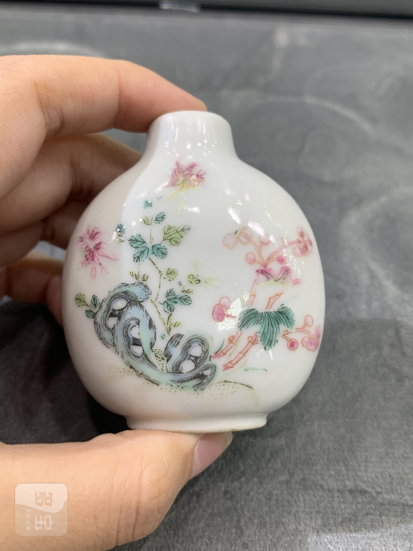 清道光粉彩宝相花卉纹鼻烟壶 - 图2